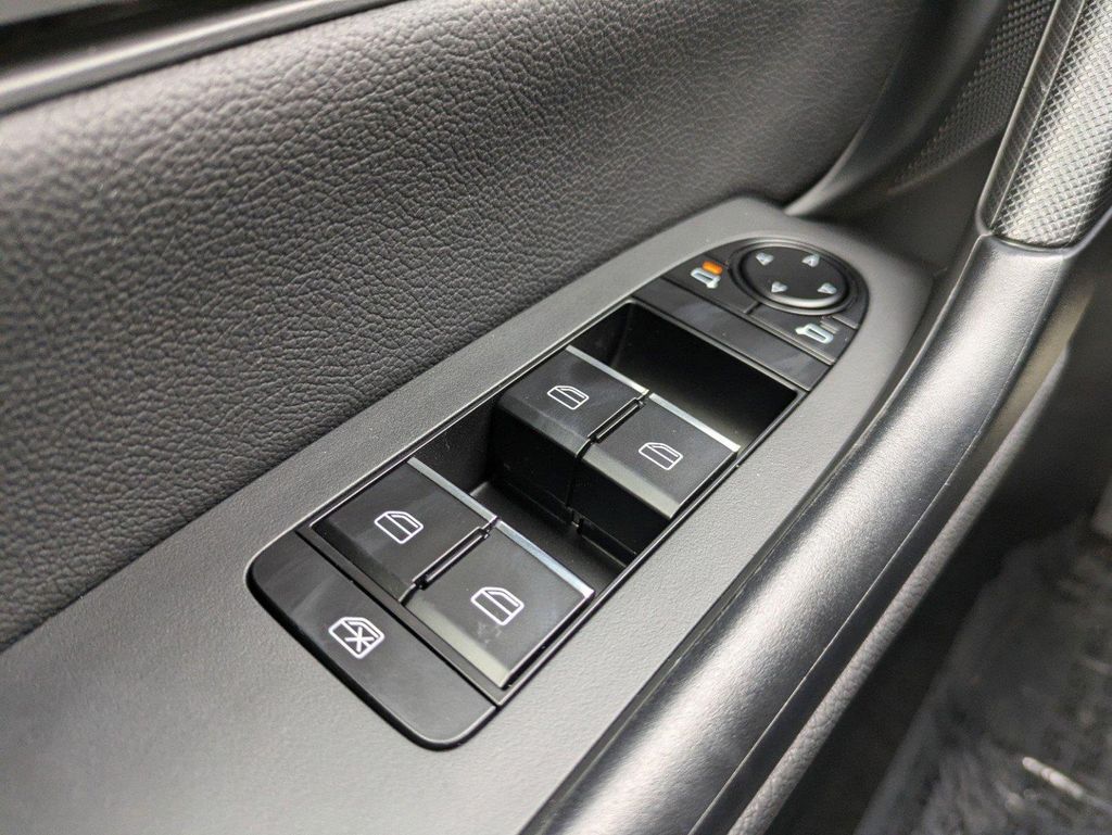 2025 Mazda CX-50 2.5 S Preferred Package Image 39 of 42