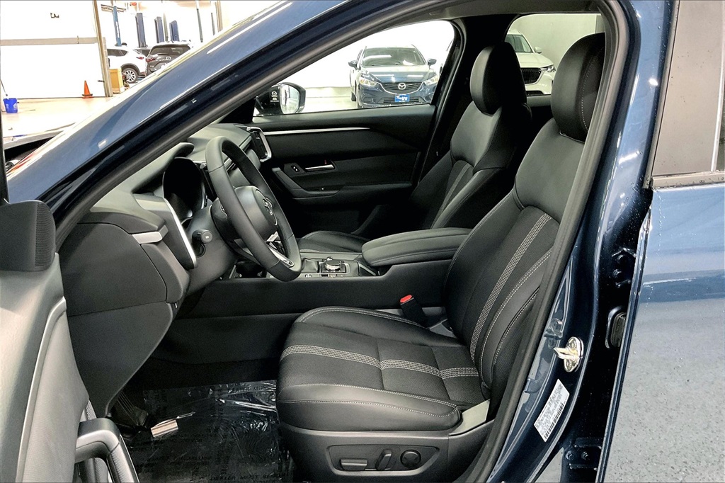 Vehicle image 8 of 12