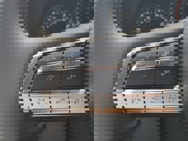 Vehicle image 23 of 27