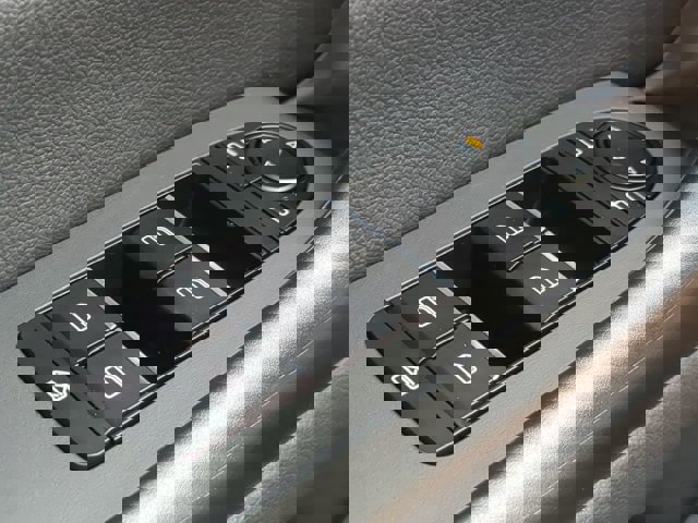 Vehicle image 22 of 27