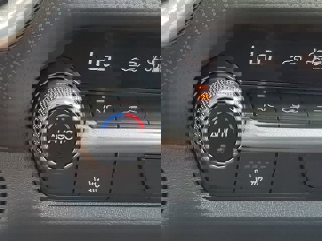 Vehicle image 21 of 27