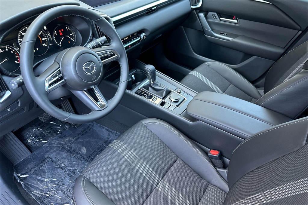 2025 Mazda CX-50 2.5 S Preferred Package Image 7 of 22