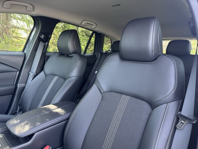 Vehicle image 14 of 48