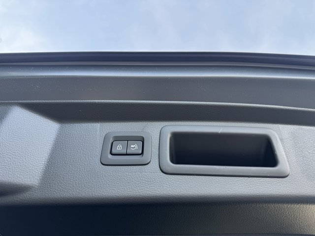 Vehicle image 25 of 48