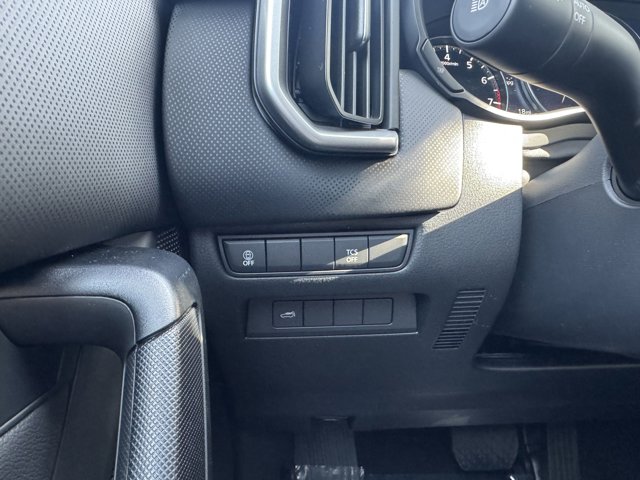 Vehicle image 32 of 48