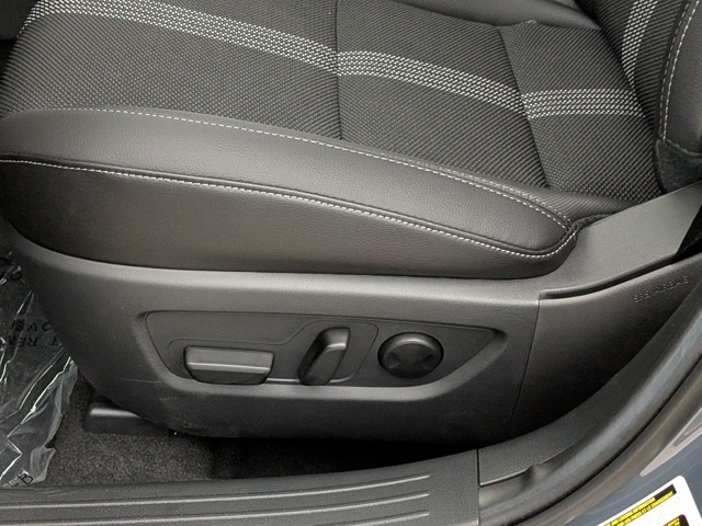 2025 Mazda CX-50 2.5 S Preferred Package Image 28 of 31