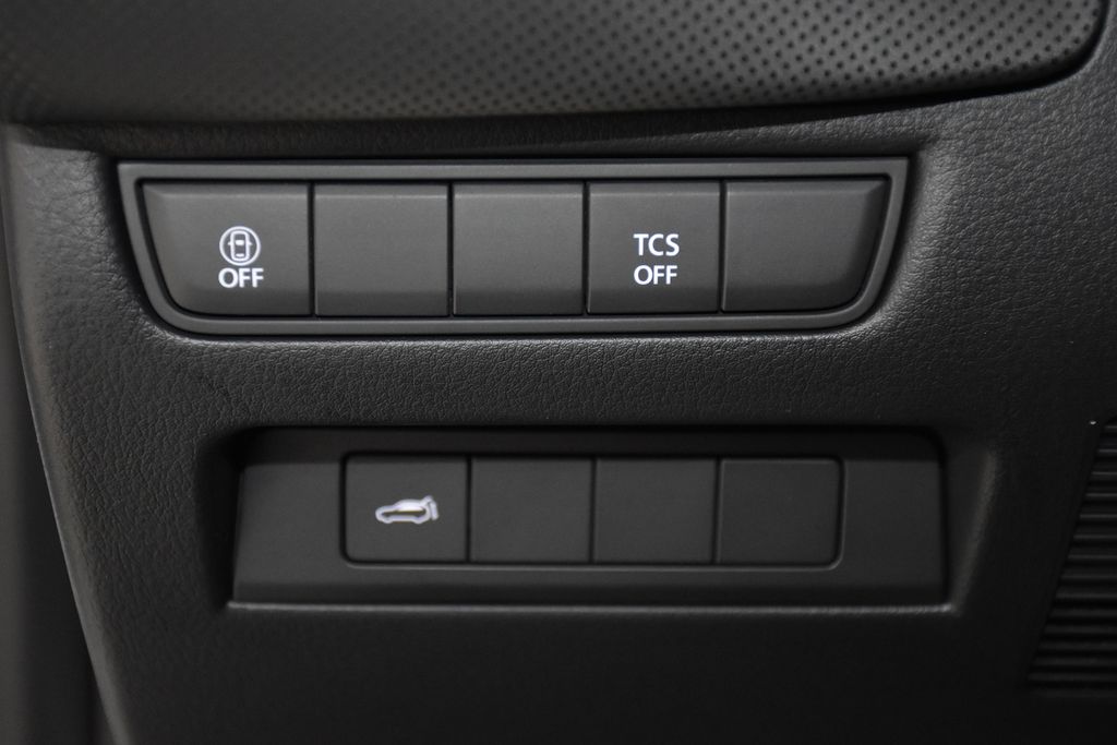 2025 Mazda CX-50 2.5 S Preferred Package Image 19 of 28