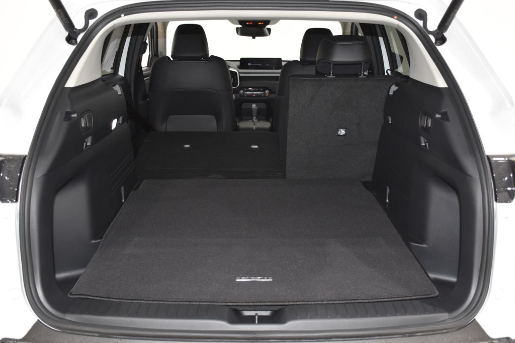 2025 Mazda CX-50 2.5 S Preferred Package Image 10 of 28