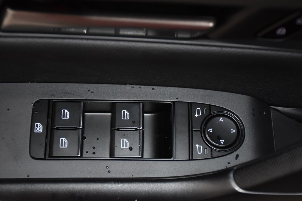 2025 Mazda CX-50 2.5 S Preferred Package Image 26 of 28