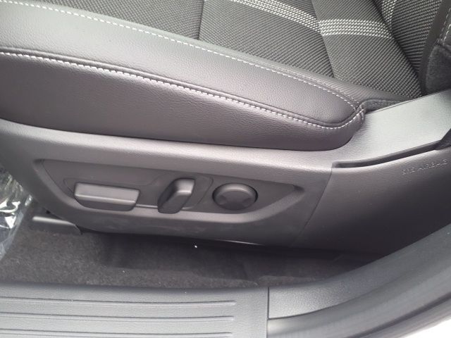 Vehicle image 13 of 23