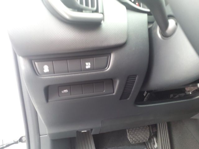 Vehicle image 14 of 23