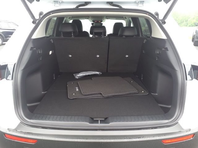 Vehicle image 21 of 23