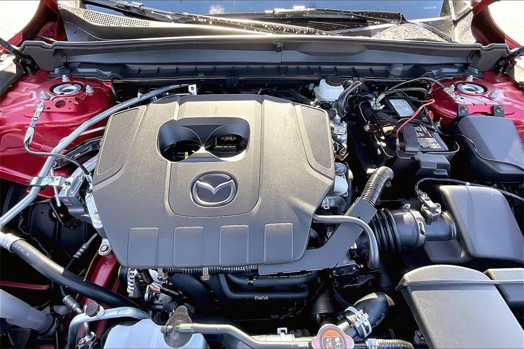 2025 Mazda CX-50 2.5 S Preferred Package Image 5 of 14