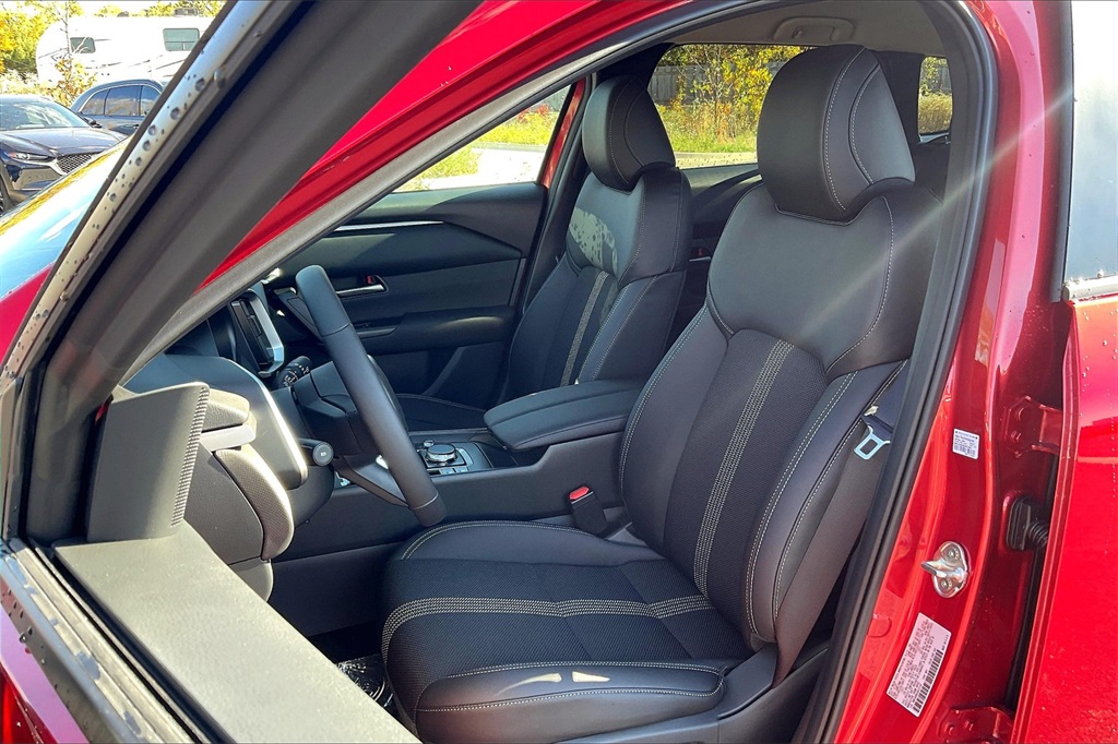 2025 Mazda CX-50 2.5 S Preferred Package Image 7 of 14