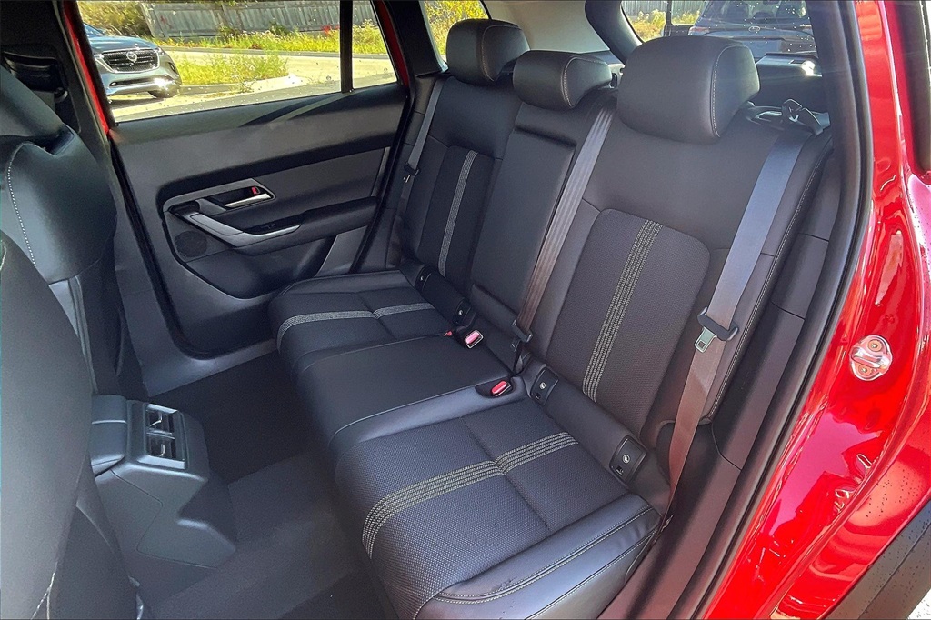2025 Mazda CX-50 2.5 S Preferred Package Image 8 of 14