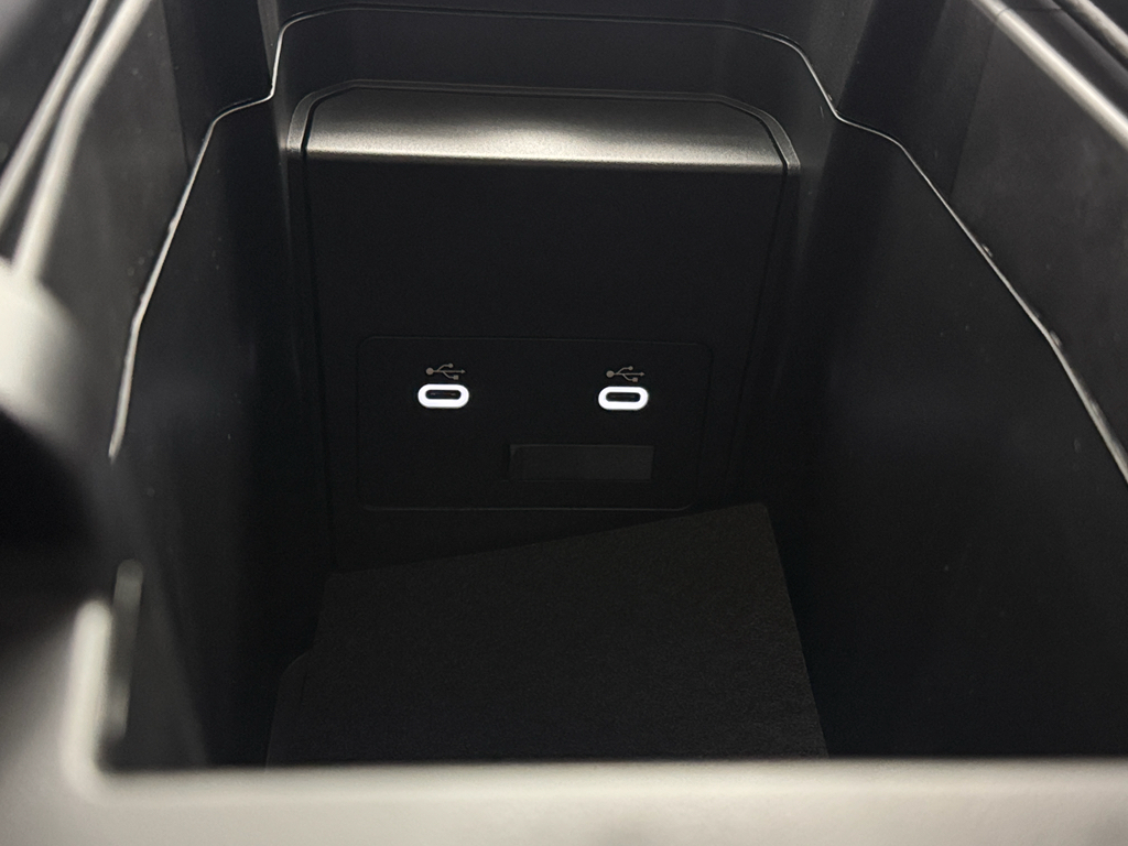 Vehicle image 26 of 33