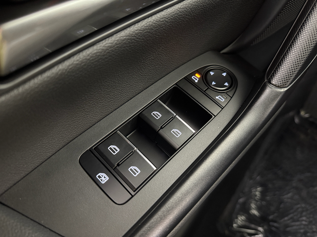 Vehicle image 29 of 33
