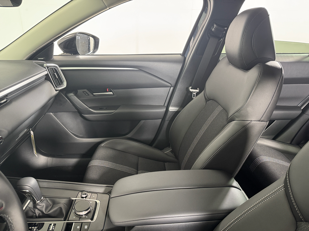 Vehicle image 14 of 33