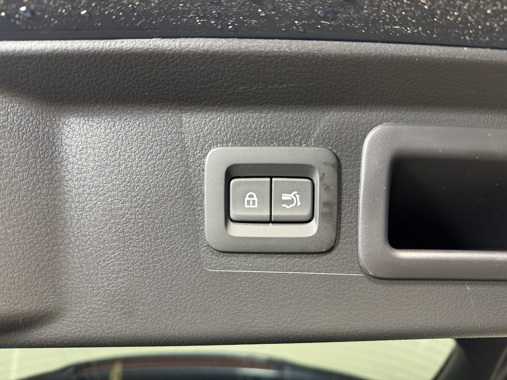Vehicle image 12 of 33