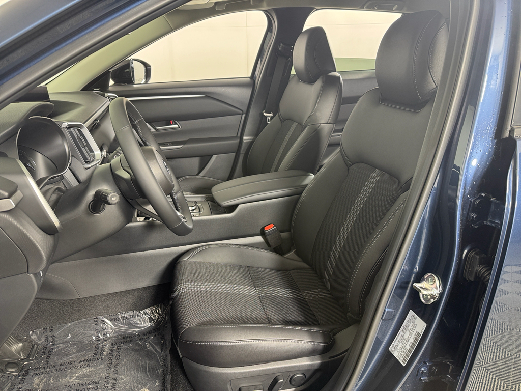 Vehicle image 13 of 33