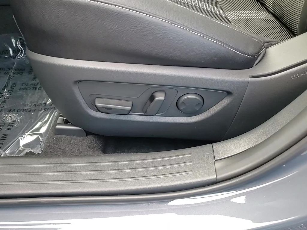 2025 Mazda CX-50 2.5 S Premium Package Image 23 of 24