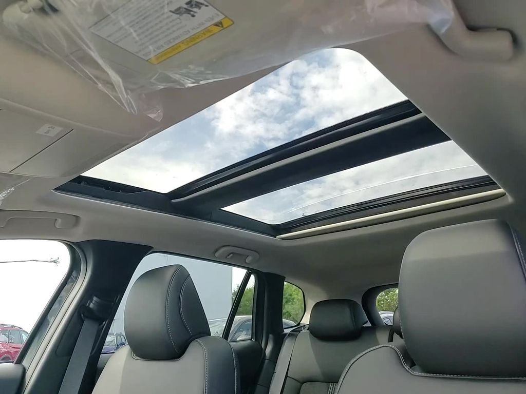 2025 Mazda CX-50 2.5 S Premium Package Image 16 of 24