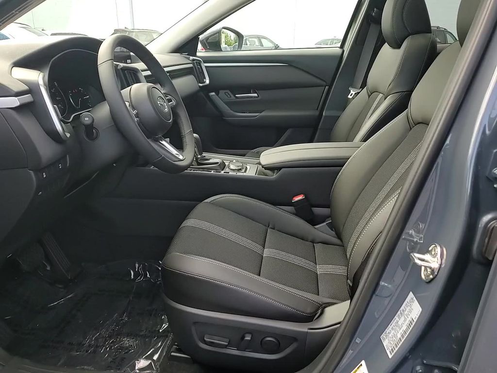 2025 Mazda CX-50 2.5 S Premium Package Image 12 of 24