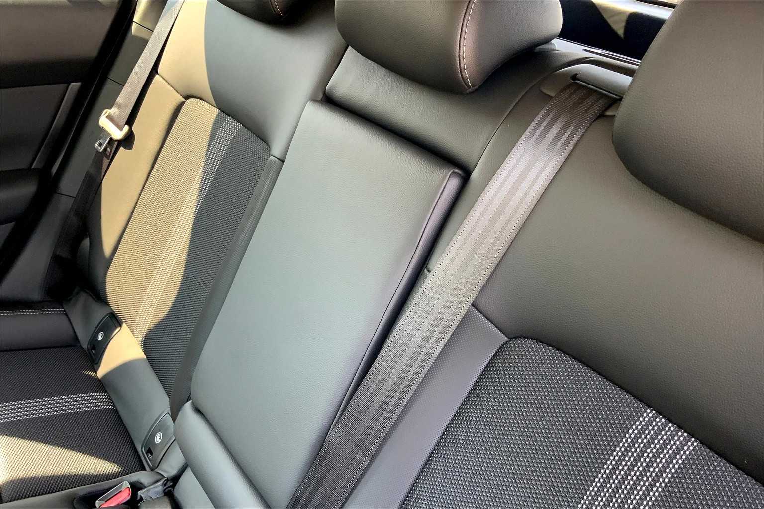 2025 Mazda CX-50 2.5 S Premium Package Image 8 of 19