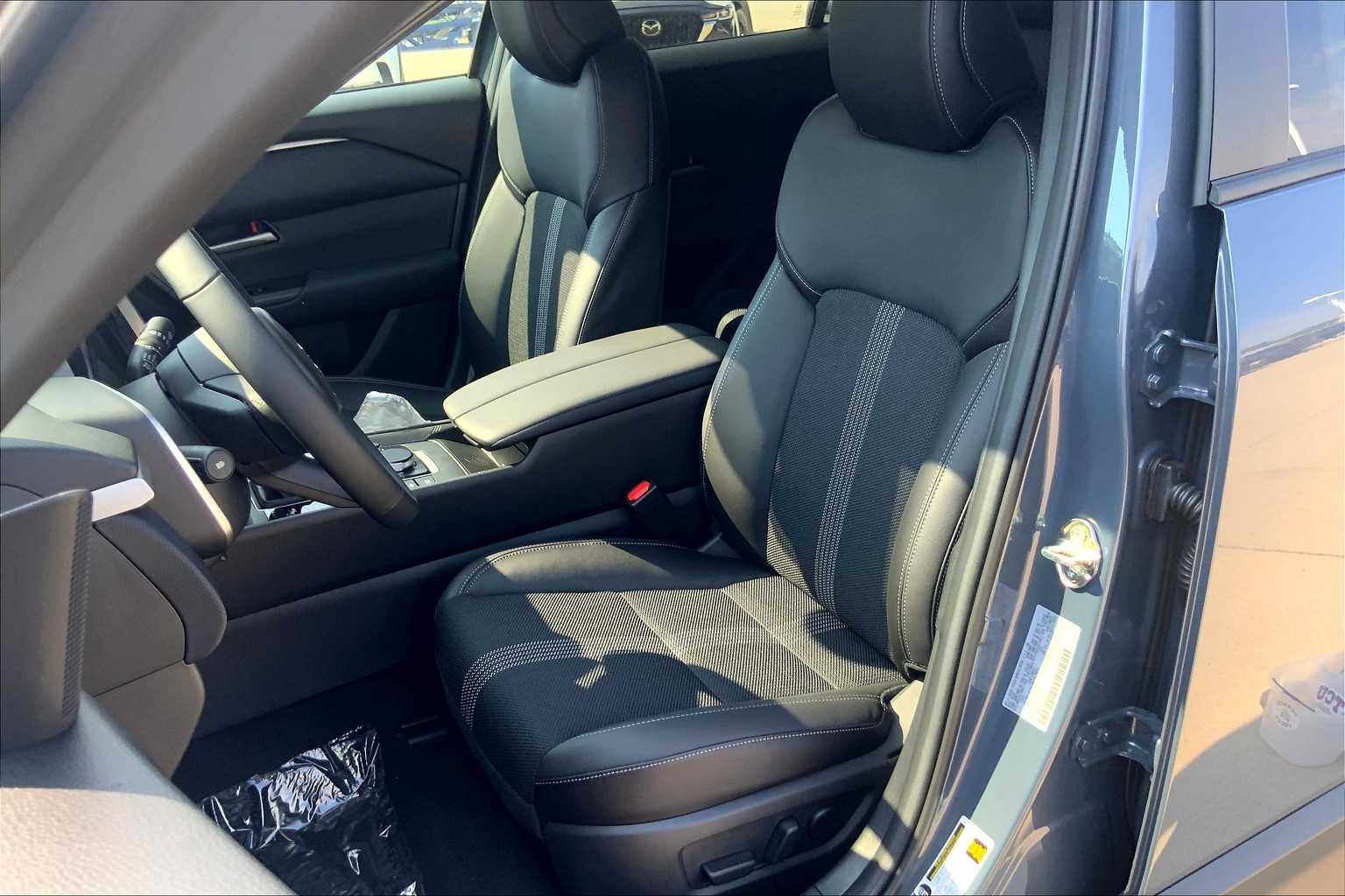 2025 Mazda CX-50 2.5 S Premium Package Image 7 of 19