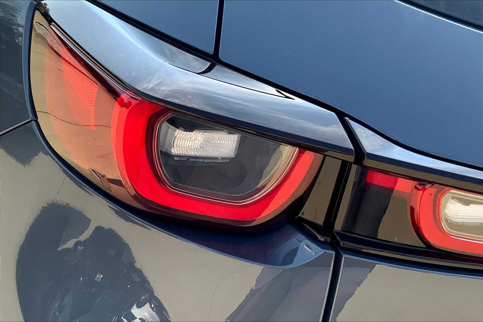 2025 Mazda CX-50 2.5 S Premium Package Image 17 of 19