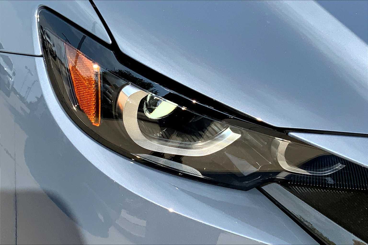 2025 Mazda CX-50 2.5 S Premium Package Image 16 of 19