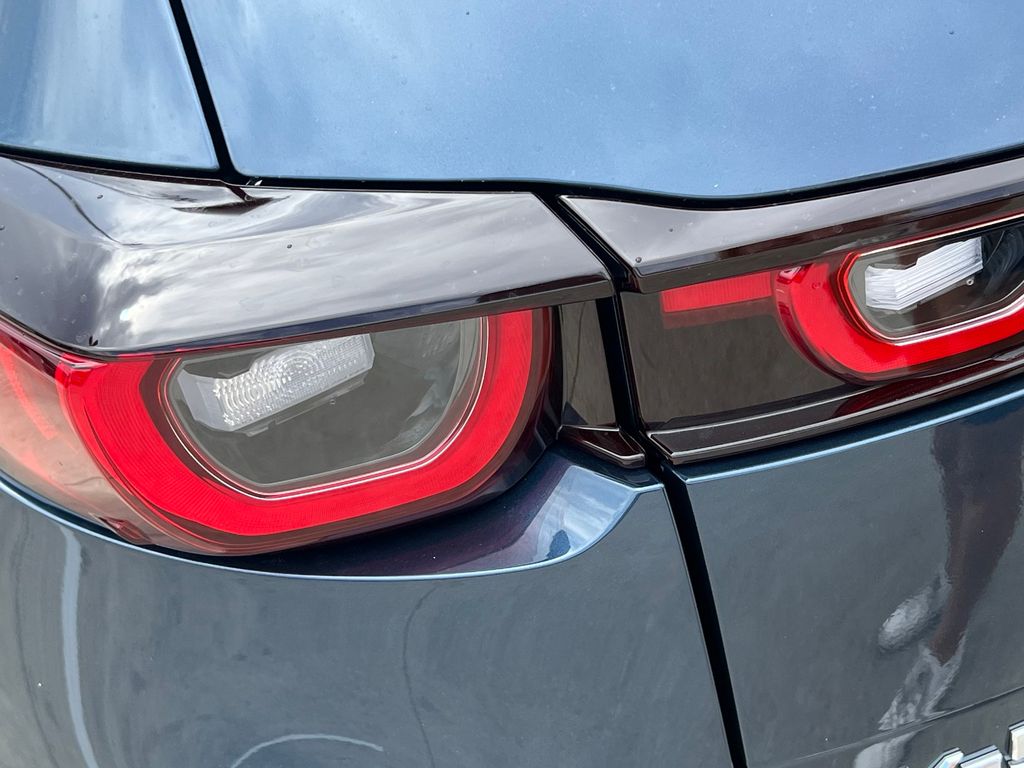 2025 Mazda CX-50 2.5 S Premium Package Image 20 of 32