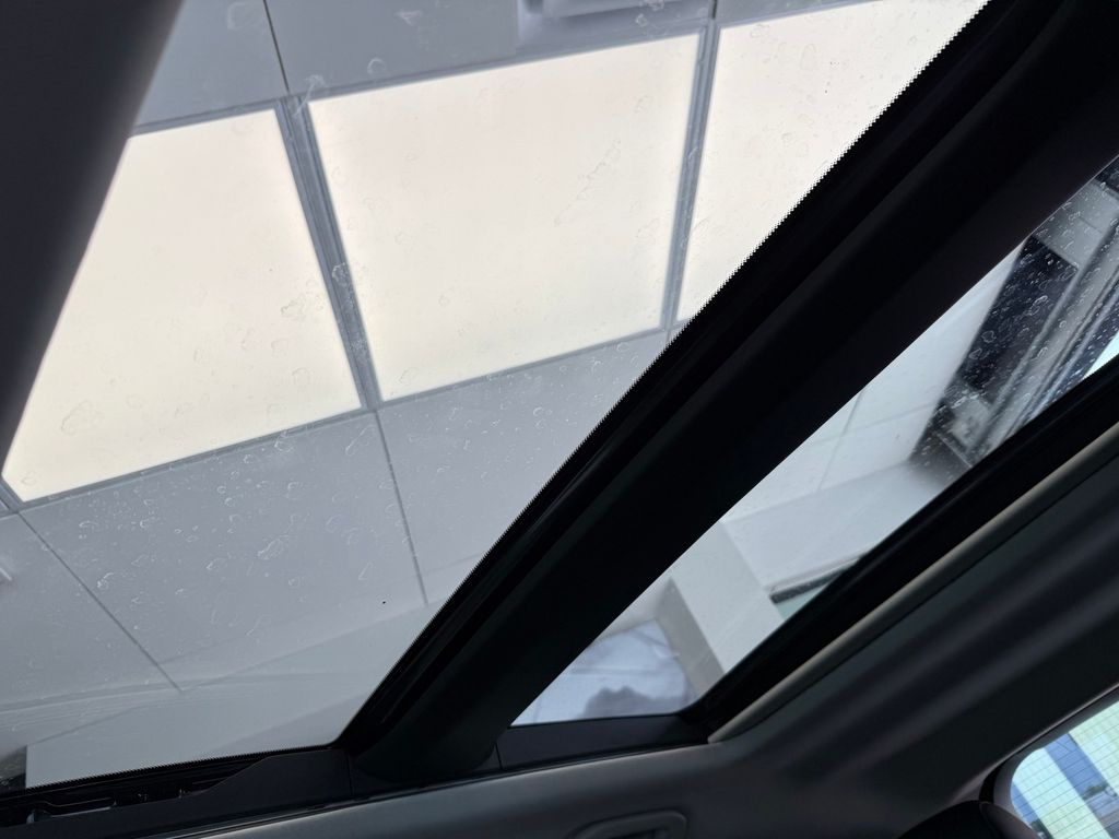 2025 Mazda CX-50 2.5 S Premium Package Image 25 of 32