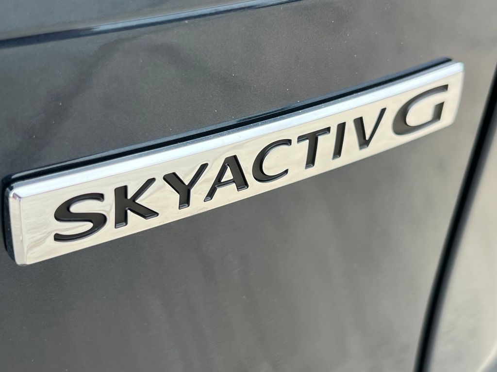 2025 Mazda CX-50 2.5 S Premium Package Image 28 of 32