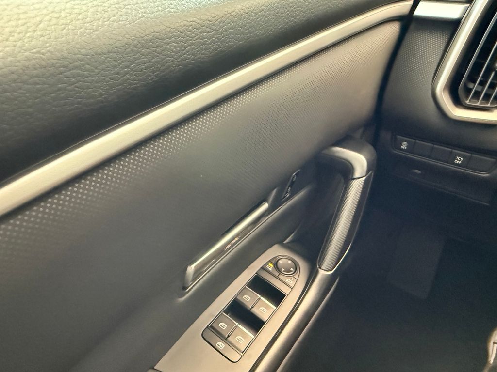 2025 Mazda CX-50 2.5 S Premium Package Image 22 of 32