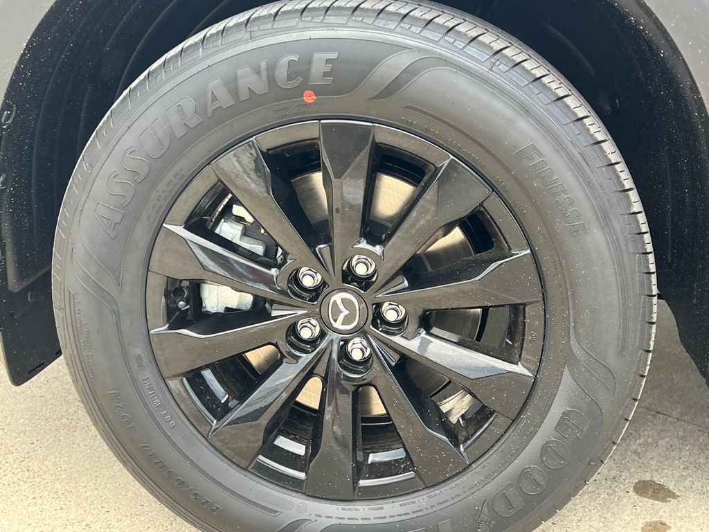 2025 Mazda CX-50 2.5 S Premium Package Image 9 of 32