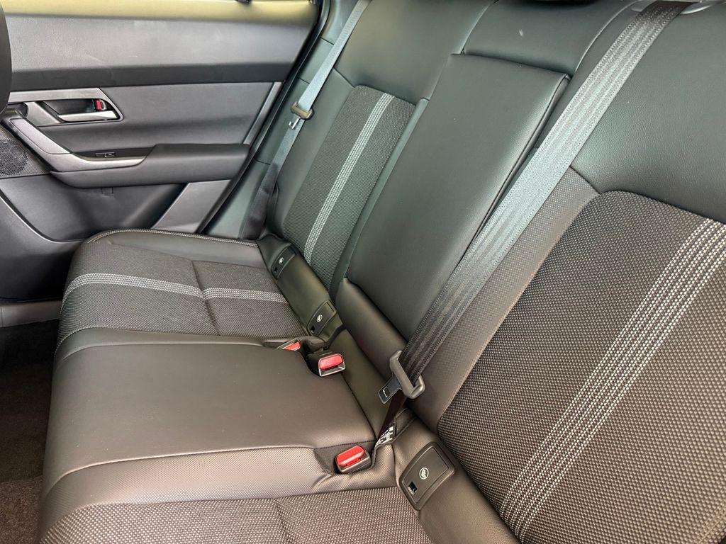 2025 Mazda CX-50 2.5 S Premium Package Image 11 of 32