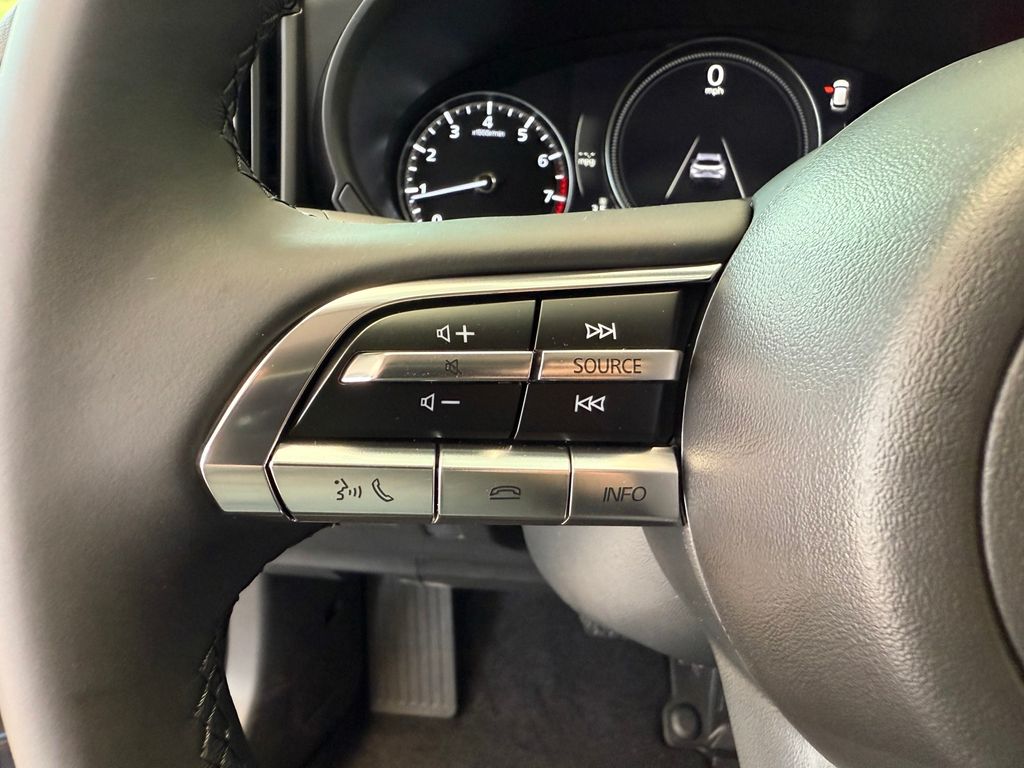 2025 Mazda CX-50 2.5 S Premium Package Image 23 of 32