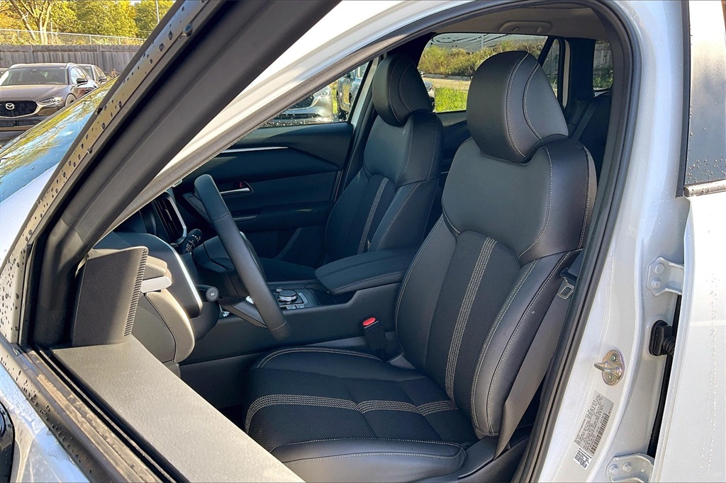 2025 Mazda CX-50 2.5 S Premium Package Image 7 of 14