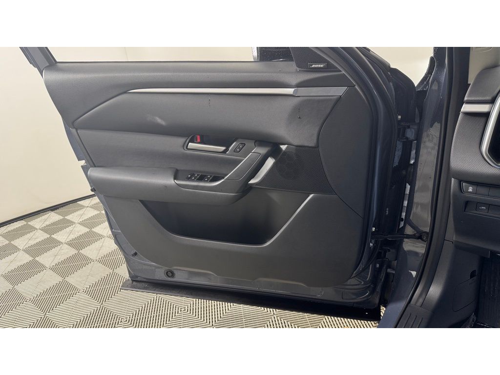 Vehicle image 29 of 34
