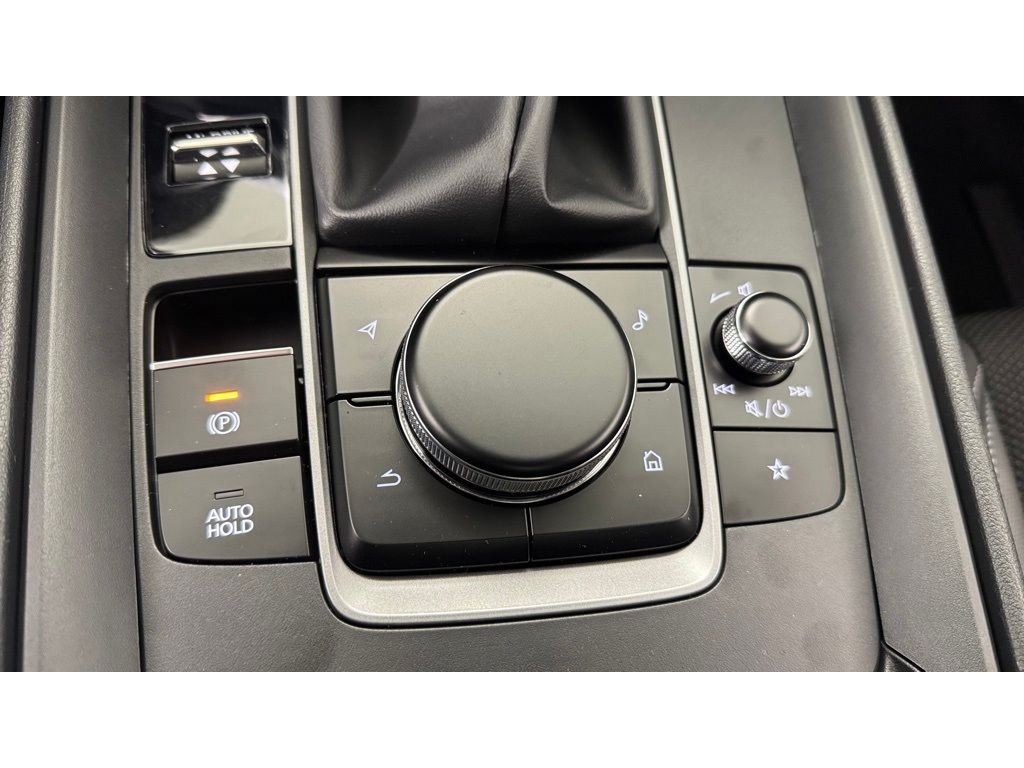 Vehicle image 22 of 34