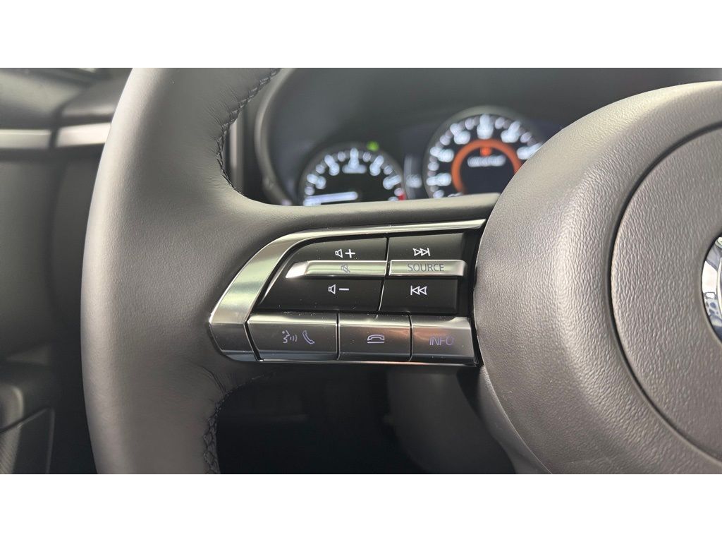 Vehicle image 18 of 34