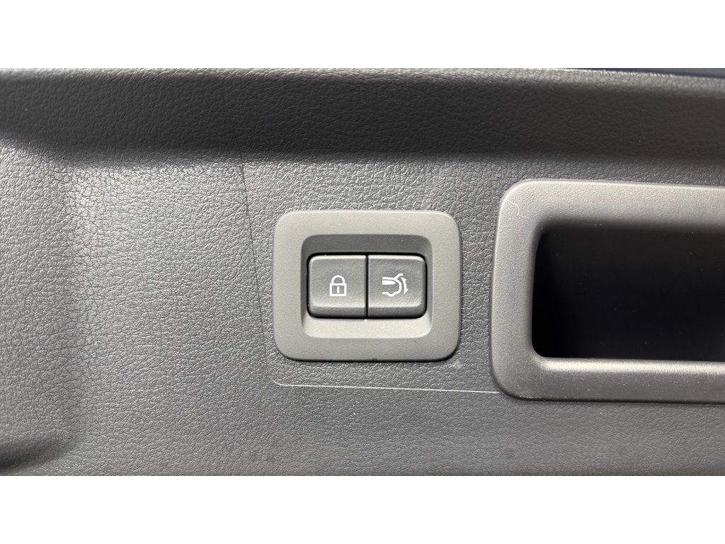 Vehicle image 14 of 34