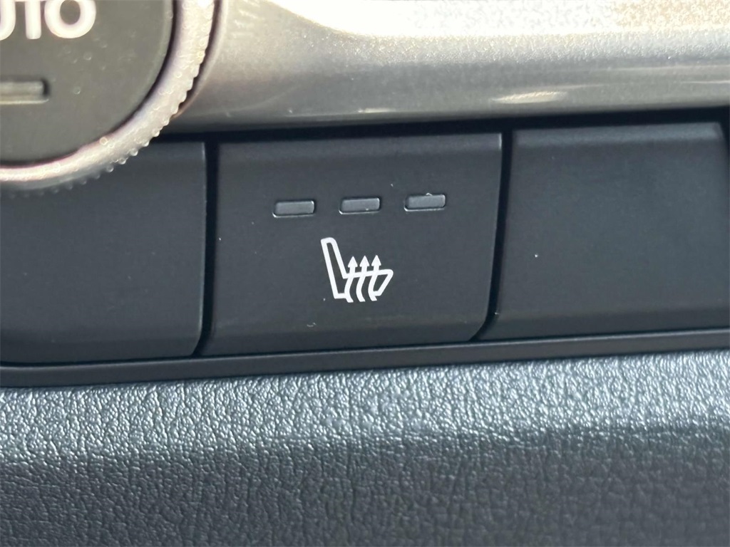 Vehicle image 22 of 33
