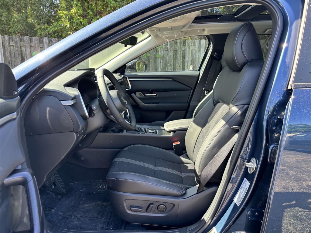 Vehicle image 8 of 33