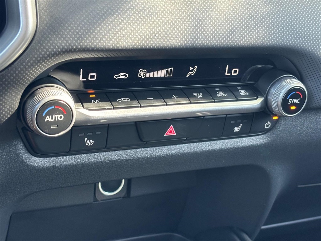 Vehicle image 21 of 33