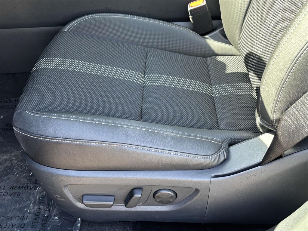Vehicle image 9 of 33