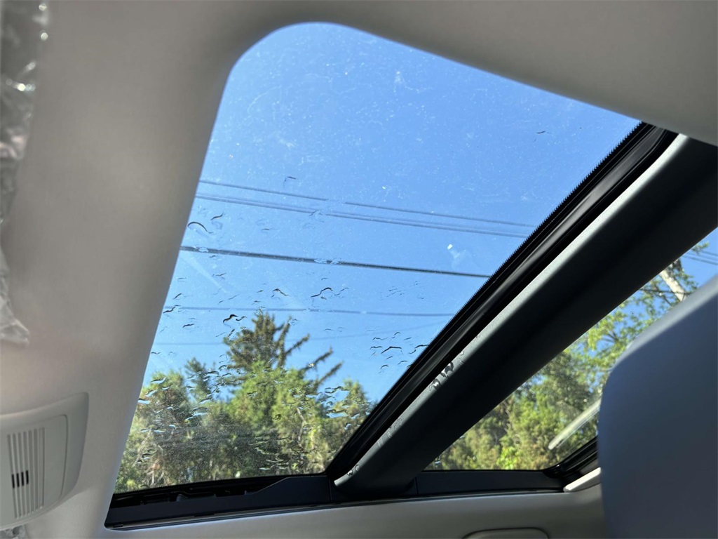 Vehicle image 11 of 33