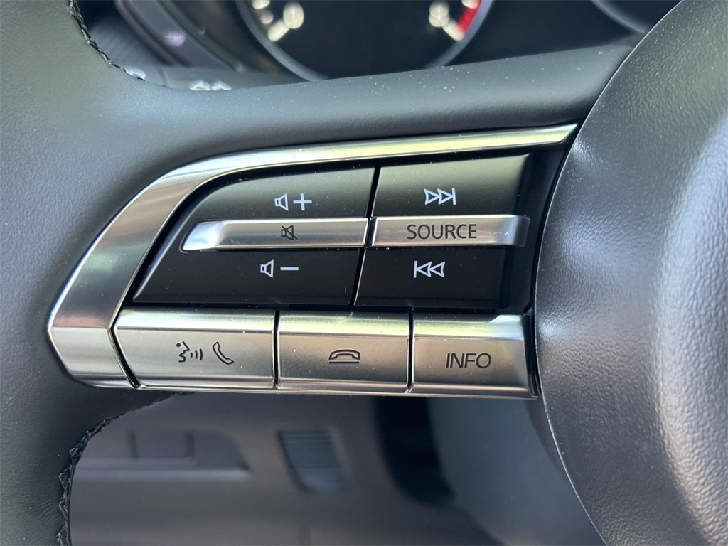 Vehicle image 16 of 33