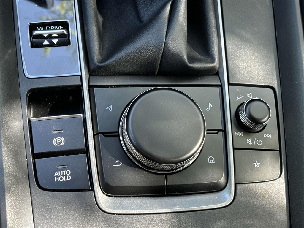 Vehicle image 23 of 33
